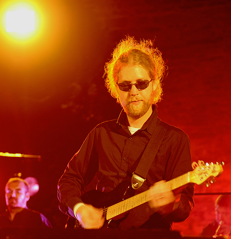 MCM guitarist Julian Gramm